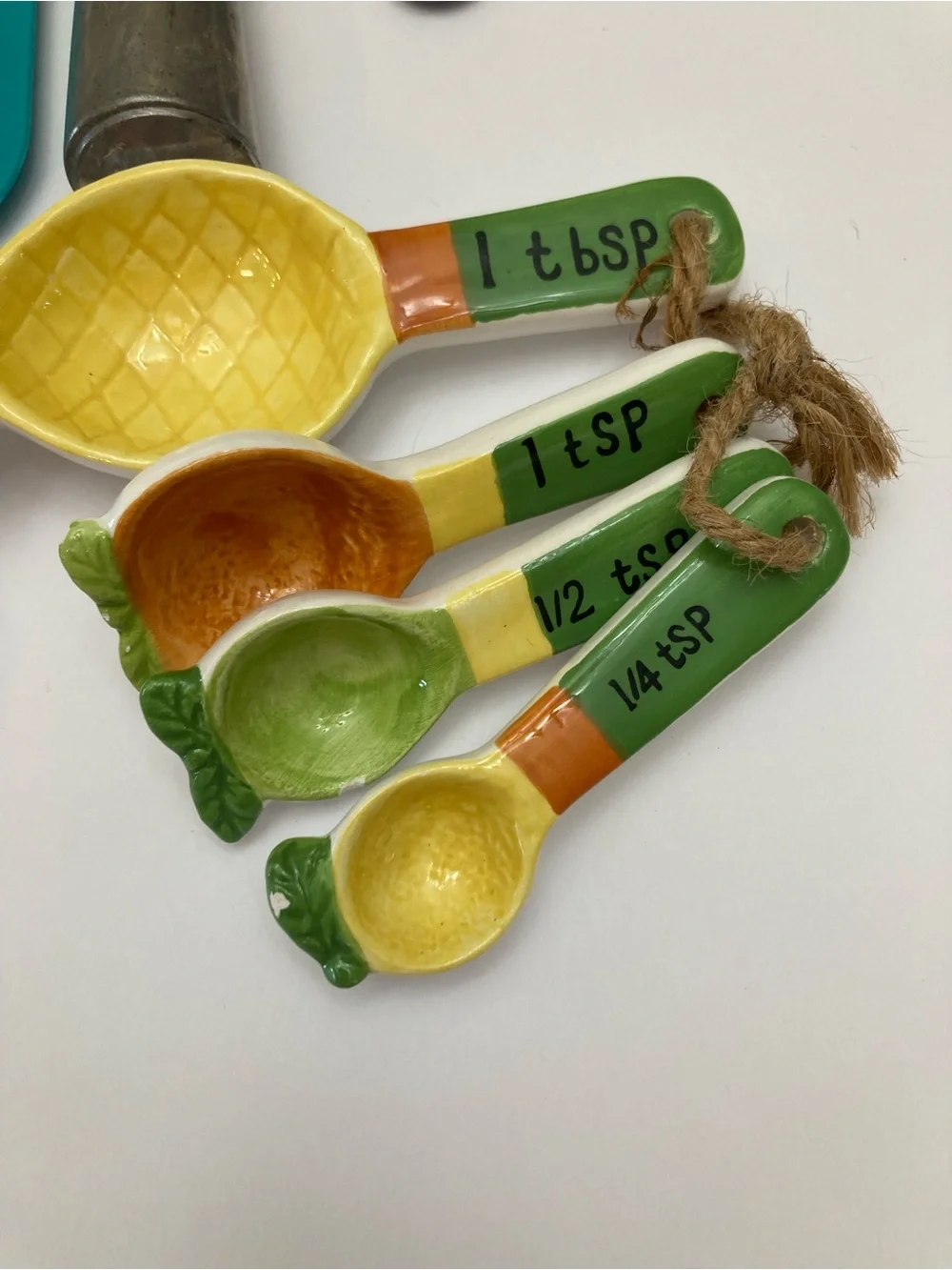 Assorted Bundle of Kitchen Utensils